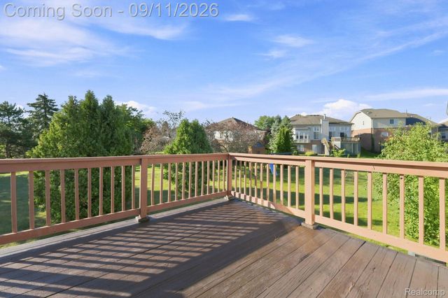3201 Lynhurst Court, Oakland Charter Township, MI 48306