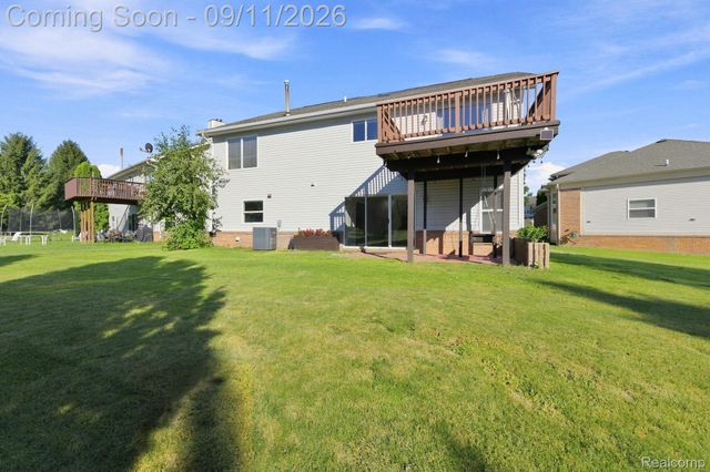 3201 Lynhurst Court, Oakland Charter Township, MI 48306
