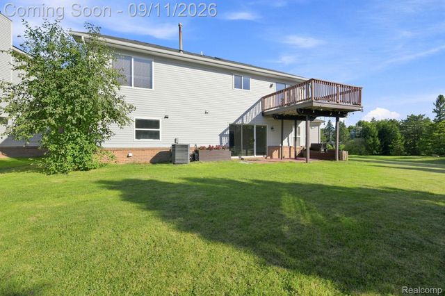3201 Lynhurst Court, Oakland Charter Township, MI 48306
