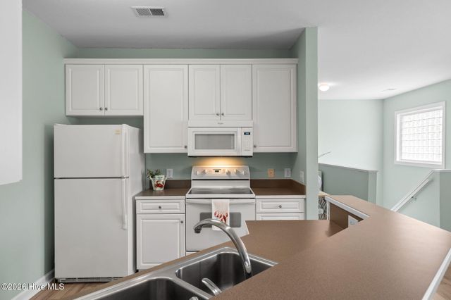 121 Crooked Gulley Circle Apt 3, Sunset Beach, NC 28468