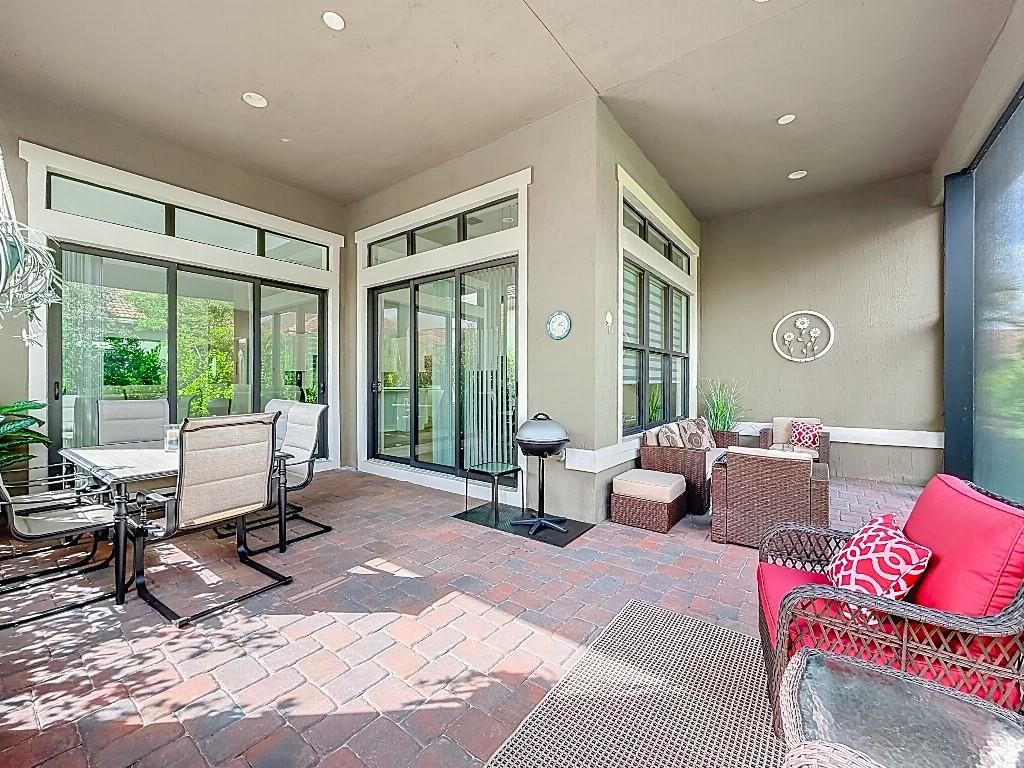 Image 13 of property listing at 11795 Vivar Run, Parkland, FL 33076