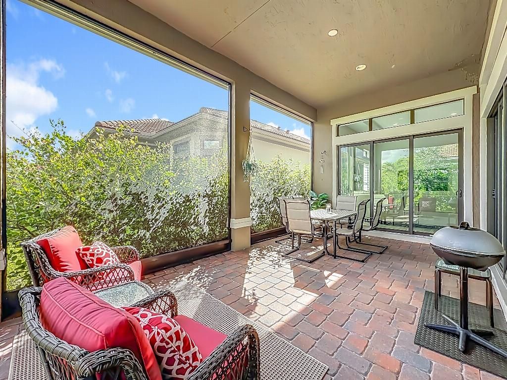 Image 14 of property listing at 11795 Vivar Run, Parkland, FL 33076