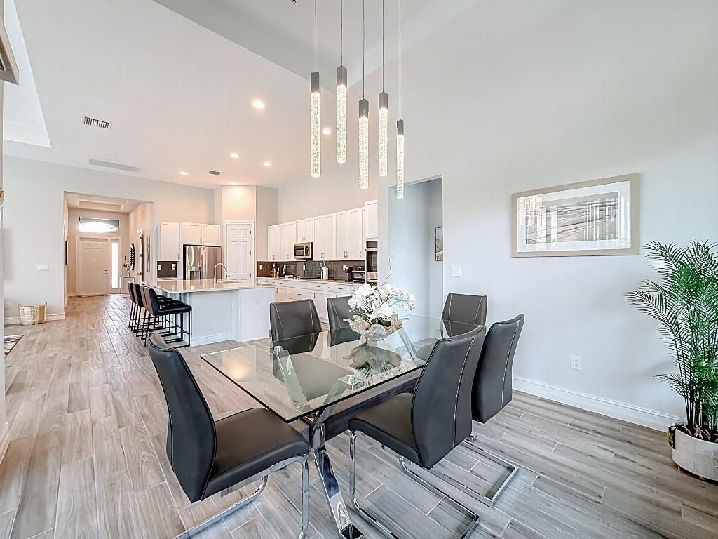 Image 5 of property listing at 11795 Vivar Run, Parkland, FL 33076