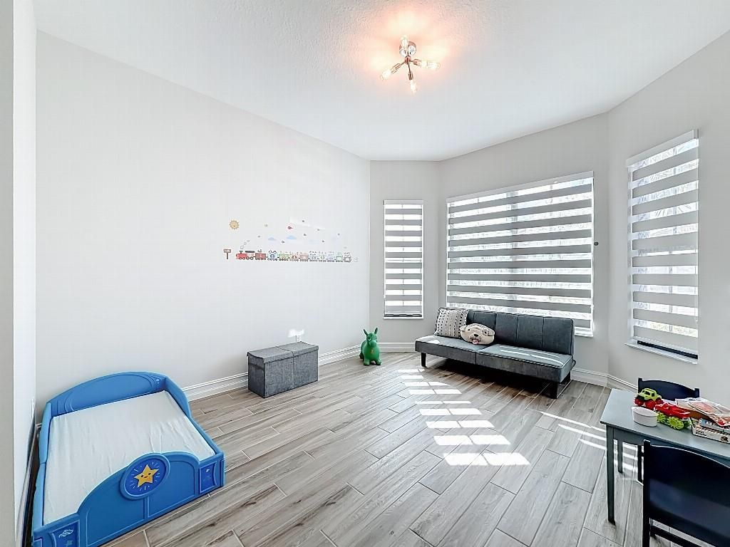 Image 9 of property listing at 11795 Vivar Run, Parkland, FL 33076