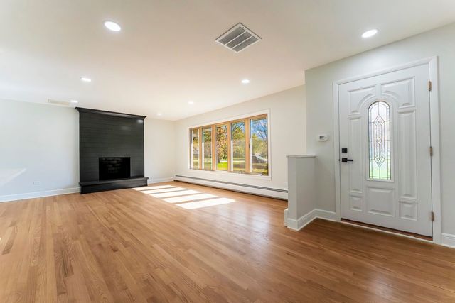 404 Tomah Avenue, Prospect Heights, IL 60070