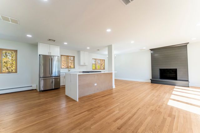 404 Tomah Avenue, Prospect Heights, IL 60070