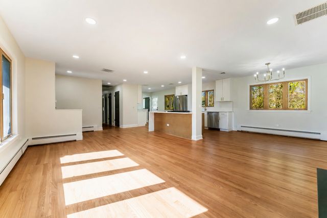 404 Tomah Avenue, Prospect Heights, IL 60070