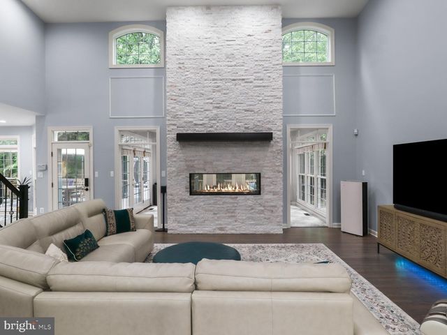 8197 COTTAGE ROSE CT, Fairfax Station, VA 22039