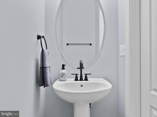 8197 COTTAGE ROSE CT, Fairfax Station, VA 22039