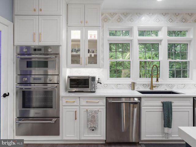 8197 COTTAGE ROSE CT, Fairfax Station, VA 22039