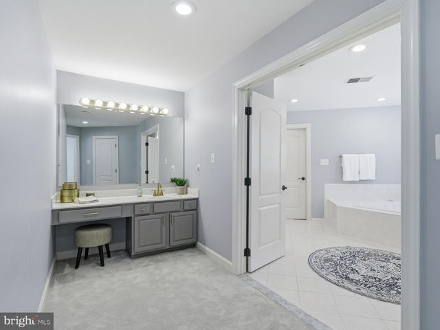 8197 COTTAGE ROSE CT, Fairfax Station, VA 22039