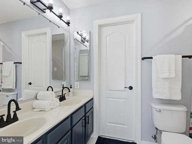 8197 COTTAGE ROSE CT, Fairfax Station, VA 22039