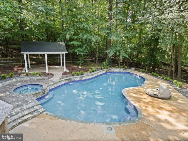 8197 COTTAGE ROSE CT, Fairfax Station, VA 22039