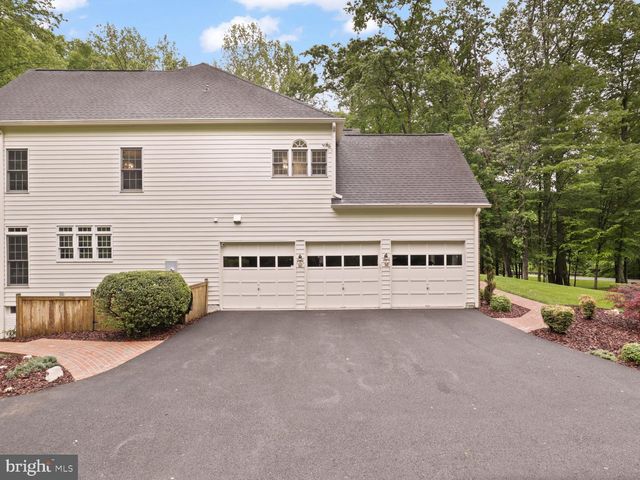 8197 COTTAGE ROSE CT, Fairfax Station, VA 22039