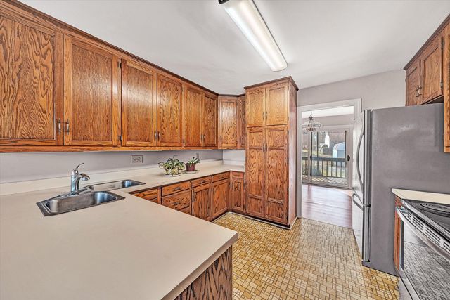 2537 South Clearing RD, Salem, VA 24153