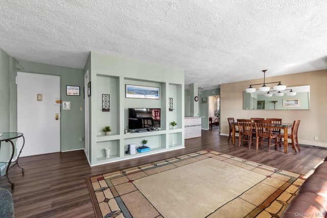 7-25 166 2A, Beechhurst, NY 11357