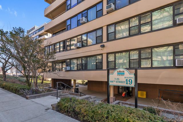 7-25 166 2A, Beechhurst, NY 11357