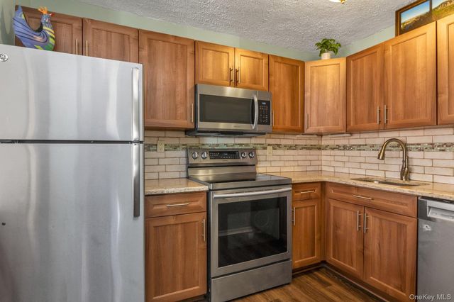 7-25 166 2A, Beechhurst, NY 11357