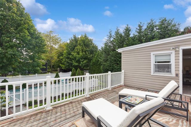 4 Larkspur Drive, West Islip, NY 11795
