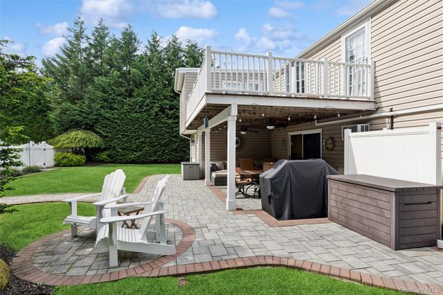 4 Larkspur Drive, West Islip, NY 11795