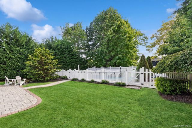 4 Larkspur Drive, West Islip, NY 11795