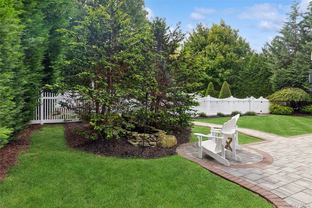 4 Larkspur Drive, West Islip, NY 11795