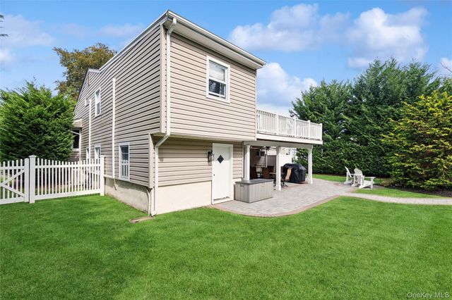 4 Larkspur Drive, West Islip, NY 11795