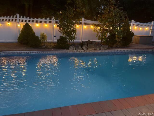 4 Larkspur Drive, West Islip, NY 11795
