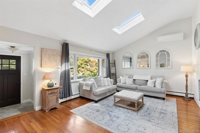 4 Larkspur Drive, West Islip, NY 11795