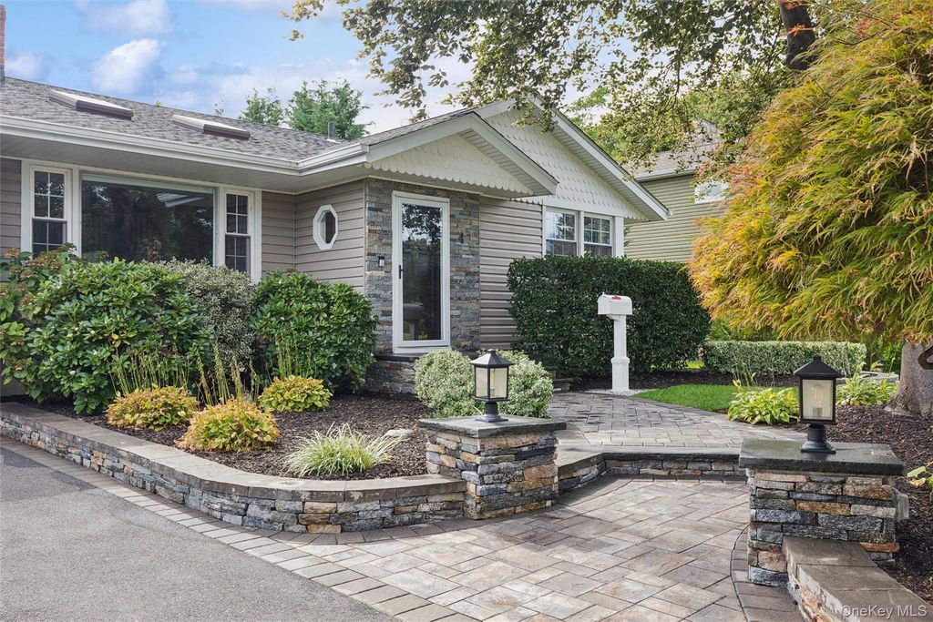 4 Larkspur Drive, West Islip, NY 11795 — exterior