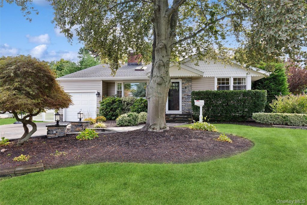 4 Larkspur Drive, West Islip, NY 11795 — photo 2