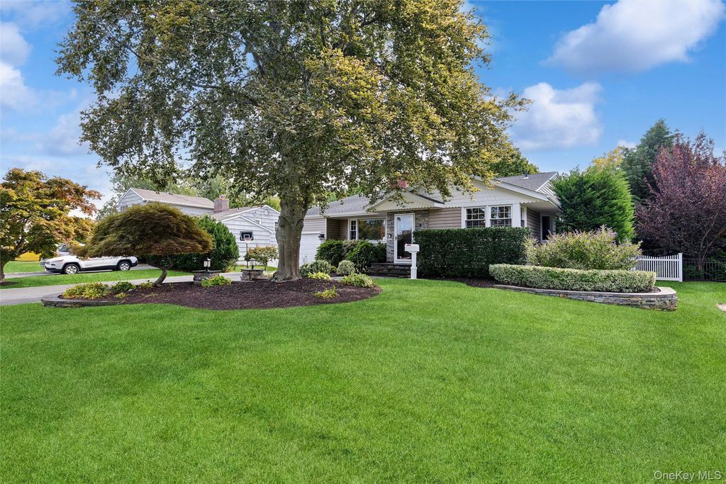 4 Larkspur Drive, West Islip, NY 11795 — photo 3
