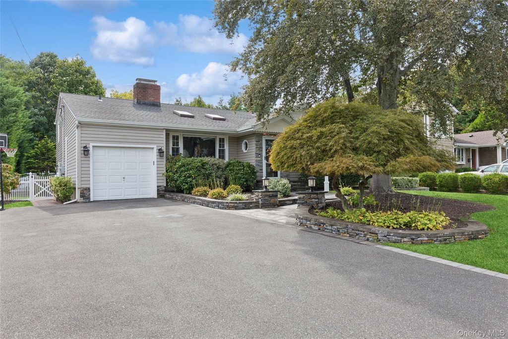 4 Larkspur Drive, West Islip, NY 11795 — photo 4