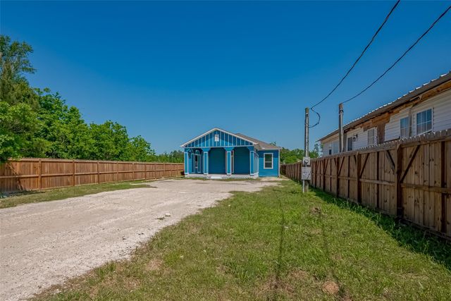 581 Road 51022, Cleveland, TX 77327