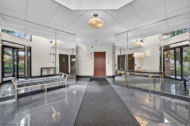 3110 Pheasant Creek Drive 209, Northbrook, IL 60062