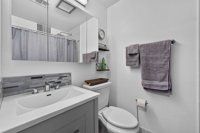 3110 Pheasant Creek Drive 209, Northbrook, IL 60062