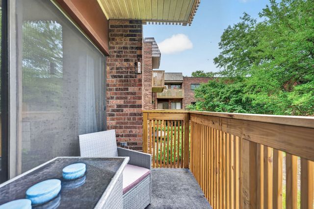 3110 Pheasant Creek Drive 209, Northbrook, IL 60062