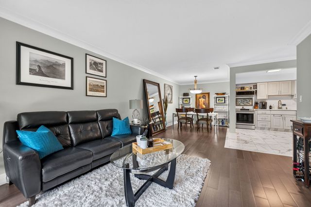 3110 Pheasant Creek Drive 209, Northbrook, IL 60062