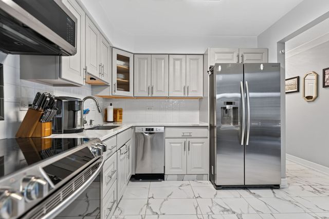 3110 Pheasant Creek Drive 209, Northbrook, IL 60062