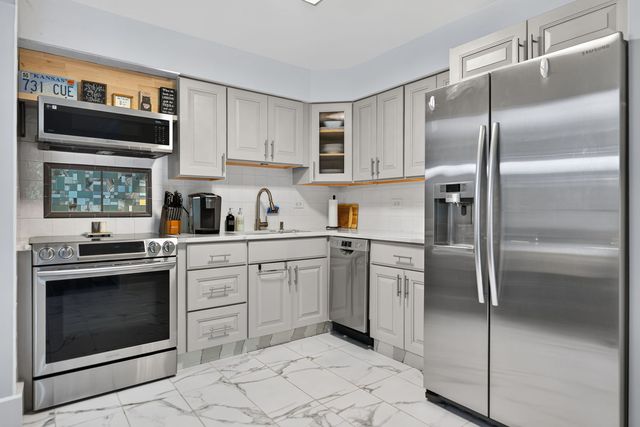 3110 Pheasant Creek Drive 209, Northbrook, IL 60062