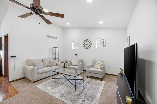 100 N Copeland Lane, North Liberty, IA 52317