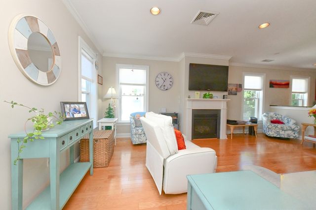 3 Honora Ct 3, Bourne, MA 02532