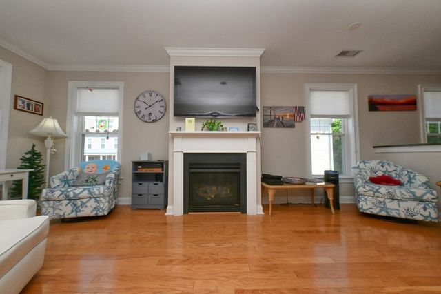 3 Honora Ct 3, Bourne, MA 02532