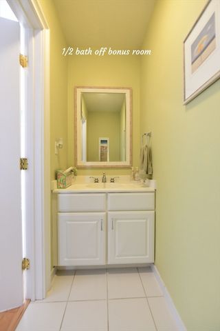3 Honora Ct 3, Bourne, MA 02532
