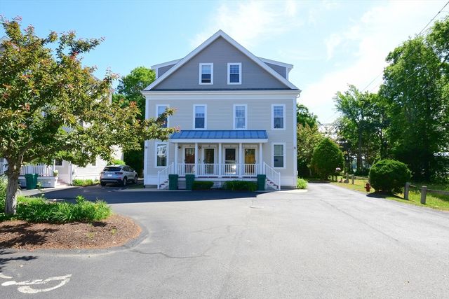 3 Honora Ct 3, Bourne, MA 02532