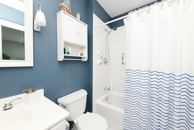3 Honora Ct 3, Bourne, MA 02532