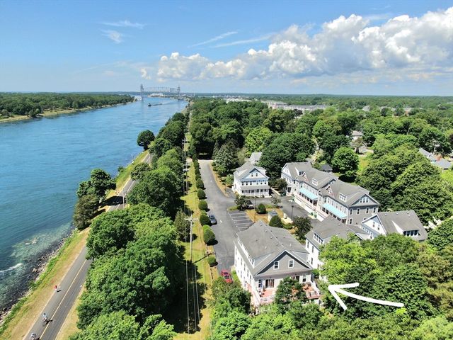 3 Honora Ct 3, Bourne, MA 02532