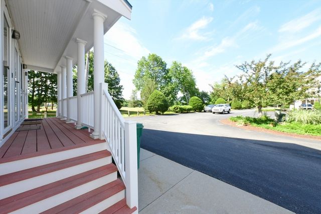 3 Honora Ct 3, Bourne, MA 02532