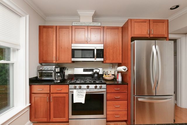 3 Honora Ct 3, Bourne, MA 02532