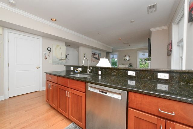 3 Honora Ct 3, Bourne, MA 02532
